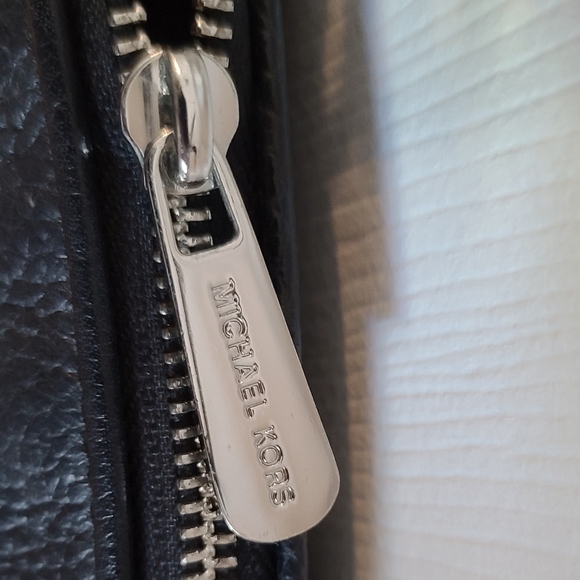 Michael Kors Fulton Large Pebbled Leather Crossbody Bag (35S7SFTC3L) - Picture 7 of 10